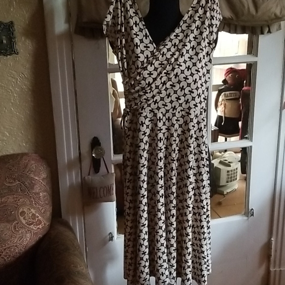 Dress - Picture 3 of 4